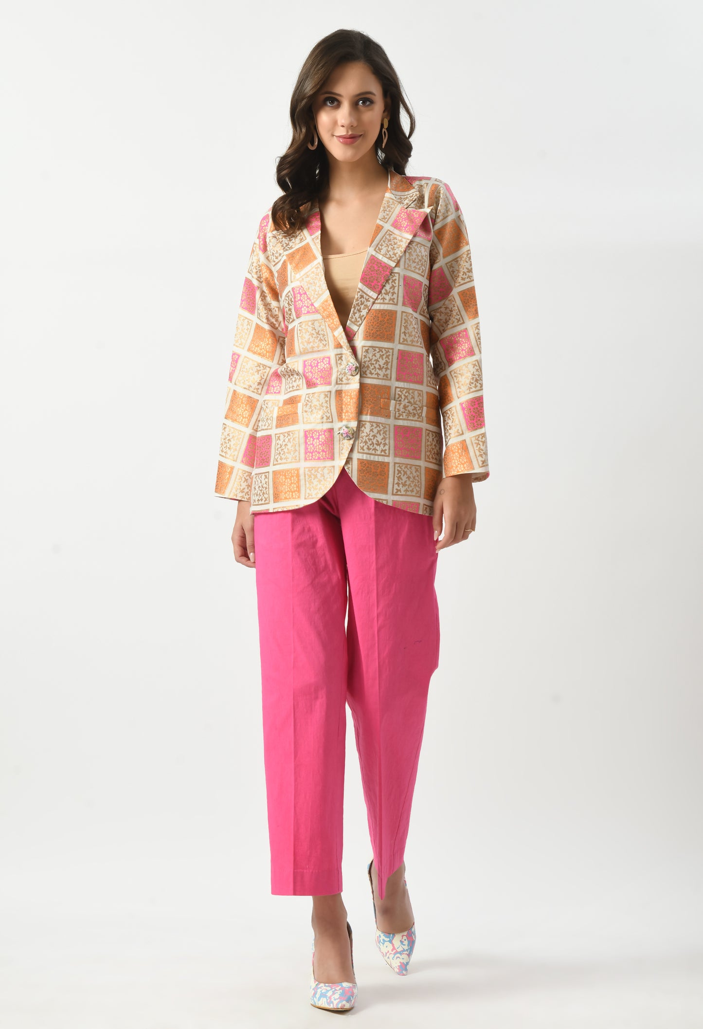 Printed Blazer and Plain Pants Set: Effortlessly Stylish